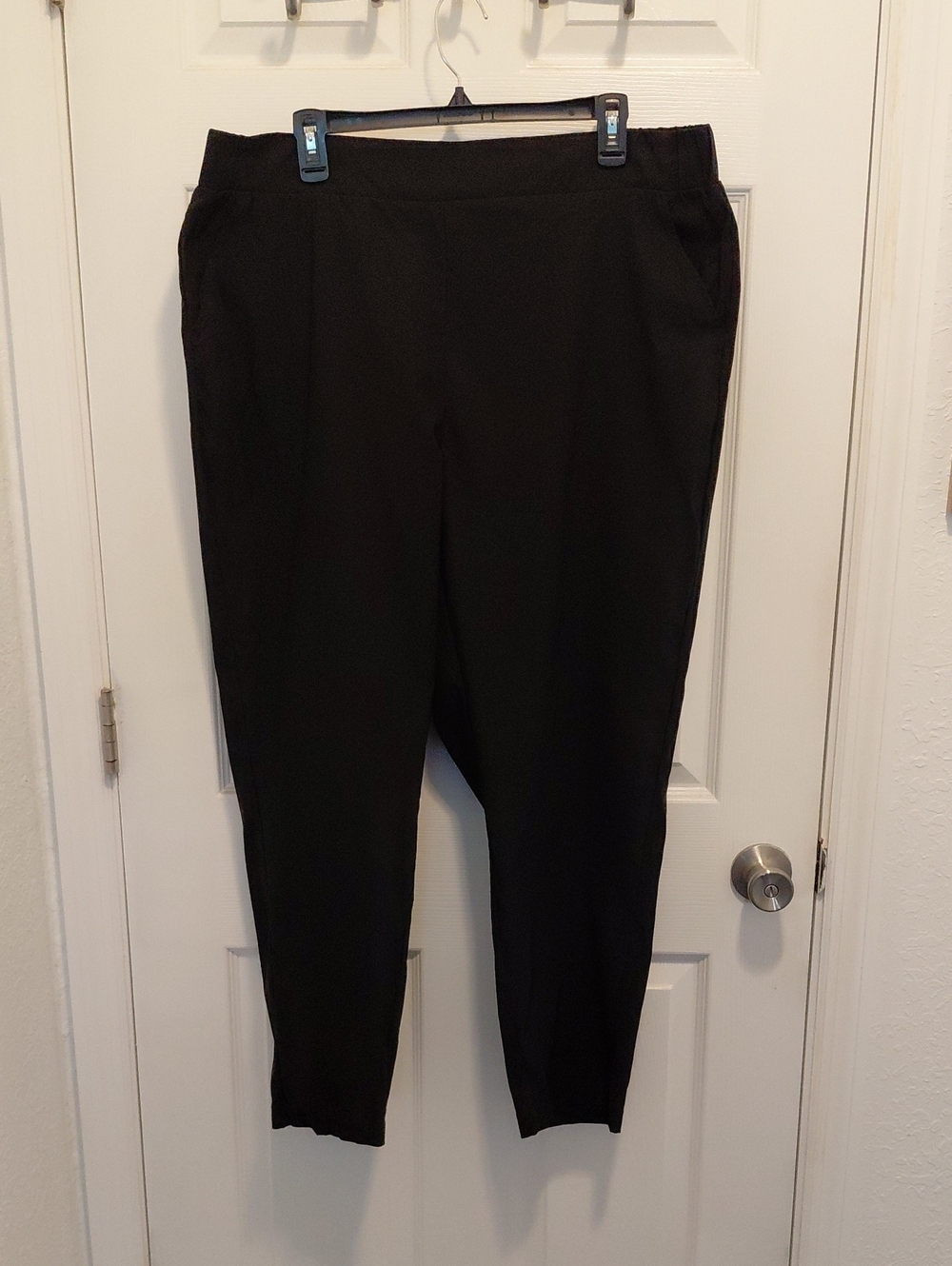 Women's Black Cropped Stretch Ponte Pants